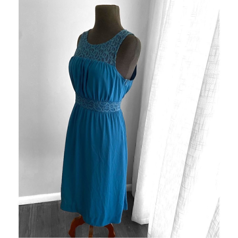 HD In Paris Blue Lace Sleeveless Dress 4 - Picture 3 of 13